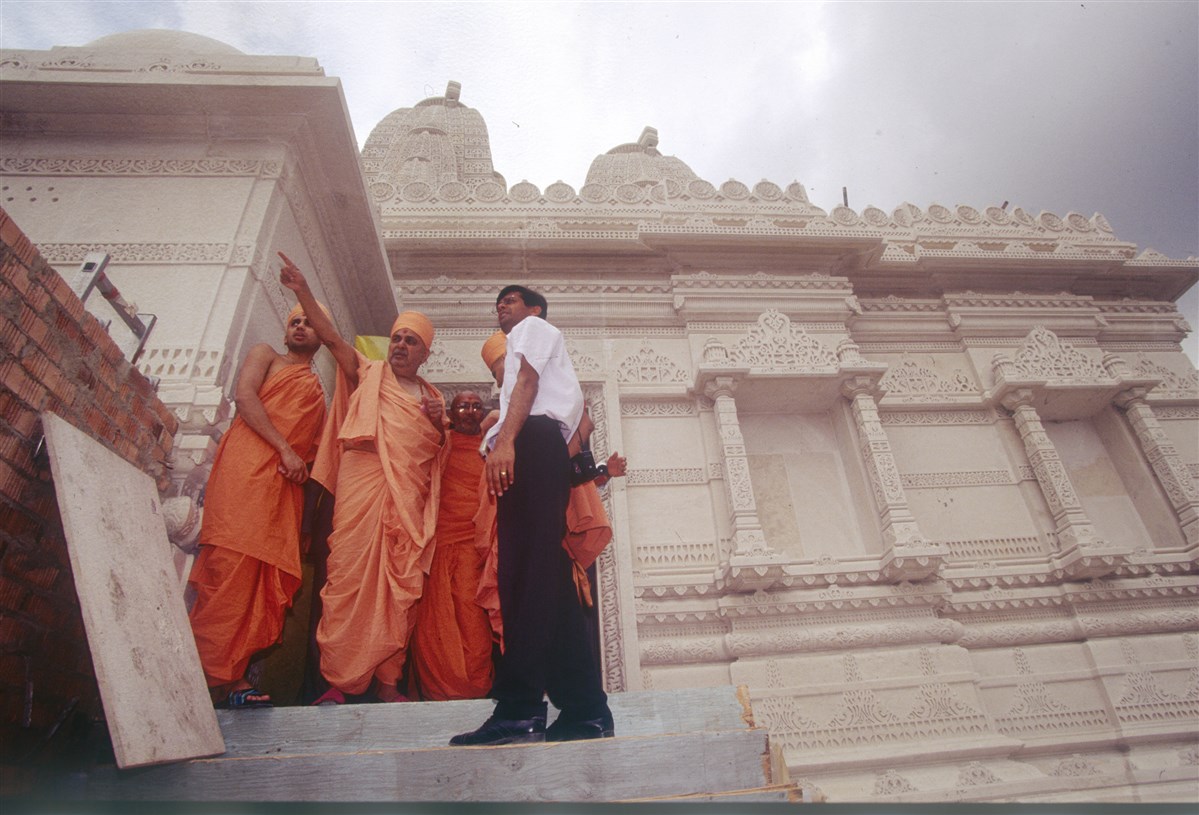 Pramukh Swami Maharaj regularly continues visiting the construction site, ensuring the timely and proper completion of the mandir