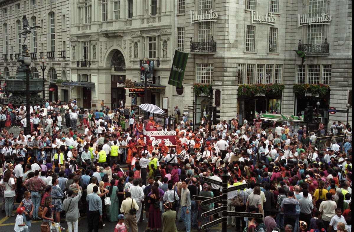 On 18 August 1995, the procession began at Hyde Park Corner and ended at Trafalgar Square, passing through Piccadilly Circus. Thousands gathered to be a part of this historic moment