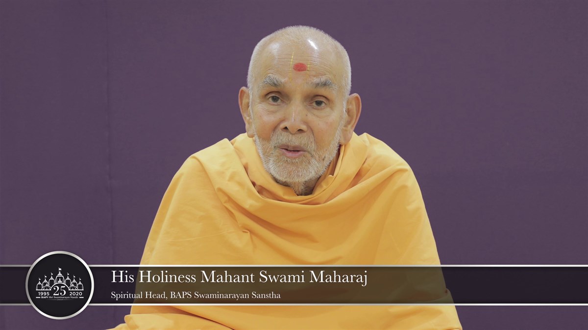 Mahant Swami Maharaj expresses his deep admiration and adoration for the Ghanshyam Maharaj murti of London Mandir