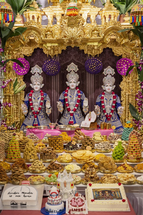 Aksharbrahma Gunatitanand Swami, Parabrahma Purushottam Bhagwan Swaminarayan, Aksharmukta Gopalanand Swami