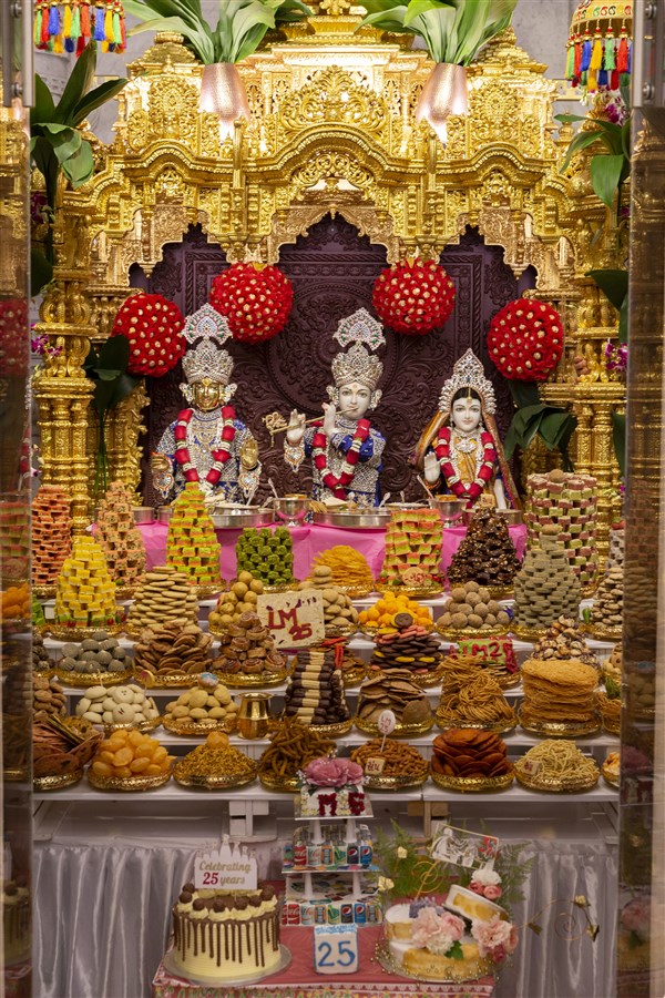 Shri Harikrishna Maharaj, Shri Krishna Bhagwan and Shri Radhikaji