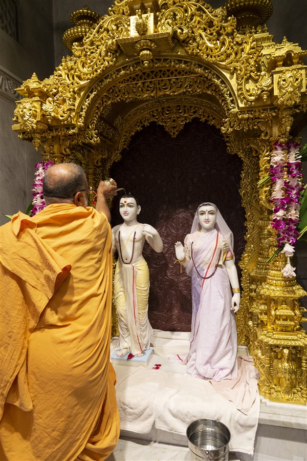 Swamis offer abhishek to the murtis