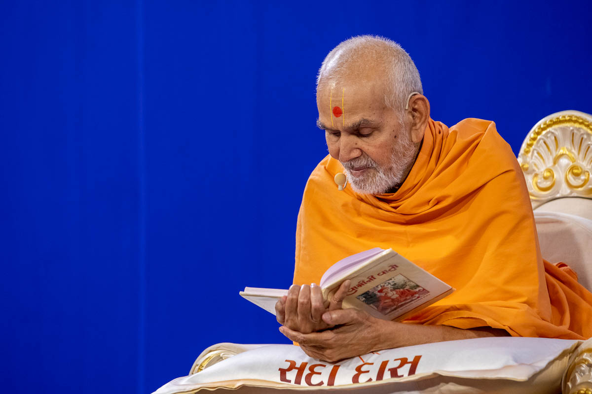 Swamishri discourses on the Swamini Vato