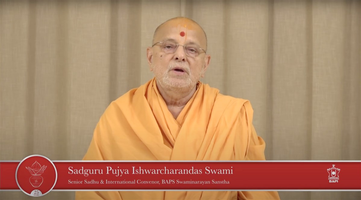 Sadguru Pujya Ishwarcharandas Swami addressed the thousands of devotees around the world via the webcast