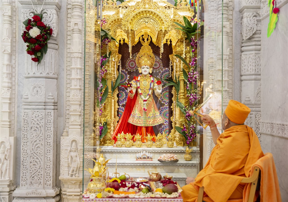 The arti is a form of prayer offered in greeting and thanksgiving to Bhagwan as a proclamation of his glorious presence and providence
