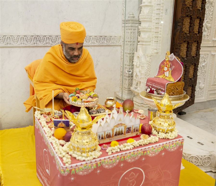 The thal of sweet delicacies is symbolic of the loving devotion being offered