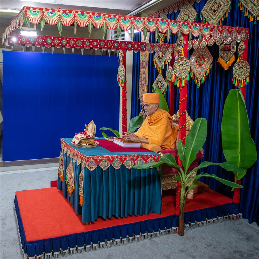 Swamishri during the parayan