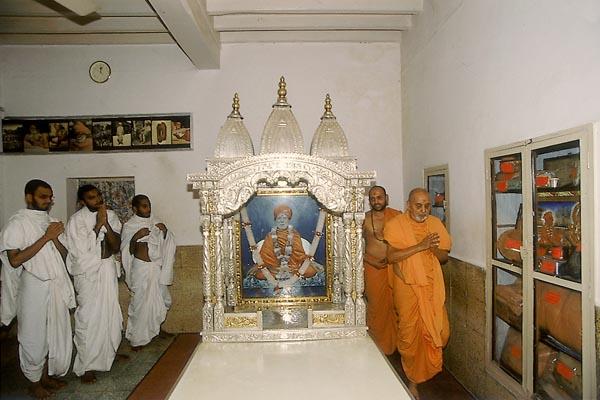  Swamishri engaged in darshan and pradakshina in Shastriji Maharaj's room
