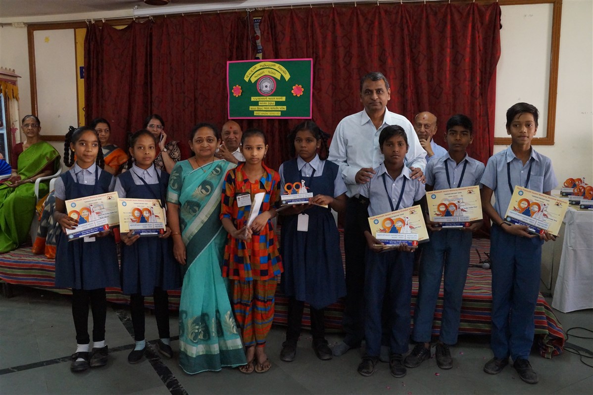 Shri S K Patel distributes trophies & certificates to winners