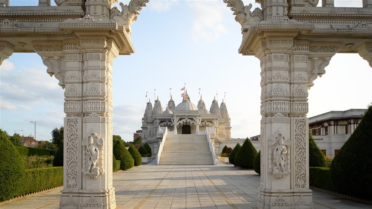Underlying every traditional Hindu mandir is an ancient and exact religious discipline of architecture called Vastu Shastra that integrates the best of time and space for a harmonious relationship between dweller, dwelling and the cosmos