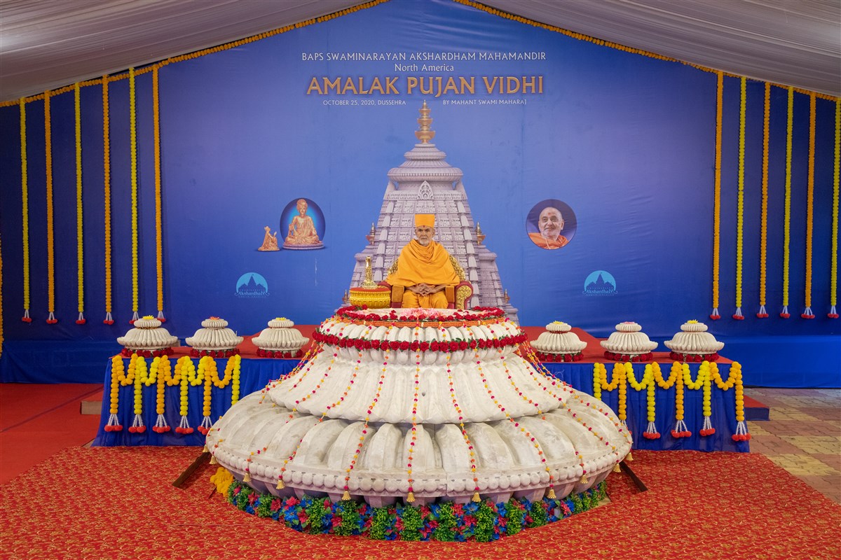 Amalak Pujan by HH Mahant Swami Maharaj in Nenpur, India