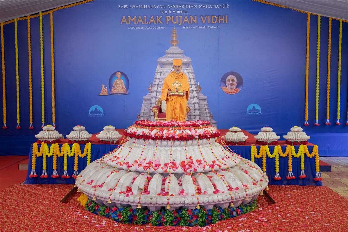 Amalak Pujan by HH Mahant Swami Maharaj in Nenpur, India