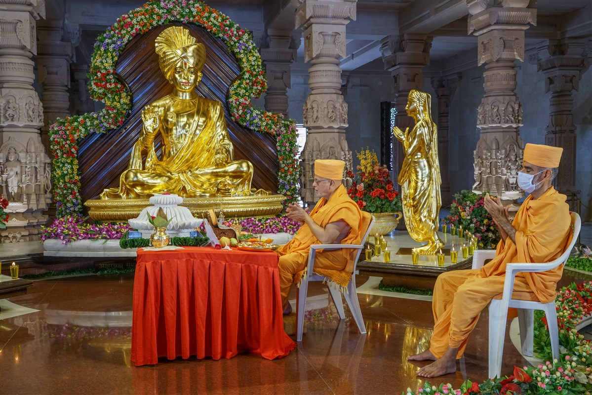 Amalak Pujan by Sadguru Pujya Ishwarcharandas Swami in Gandhinagar