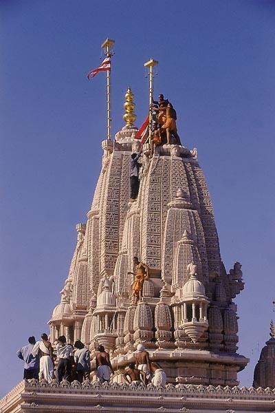  Sadhus and volunteers establish kalash and flagstaff on shikhar (pinnacle)