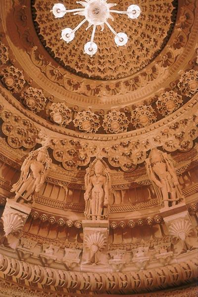  Murtis of different devas in the main dome