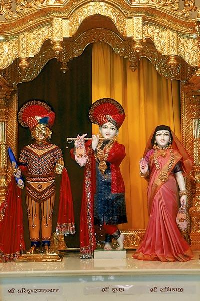  Shri Harikrishna Maharaj and Shri Radha Krishna Dev