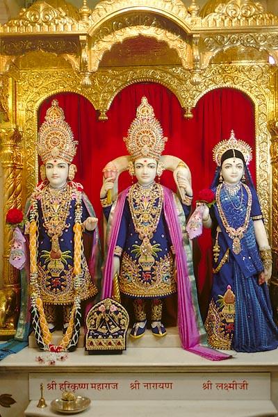  Shri Harikrishna Maharaj and Shri Lakshminarayan Dev