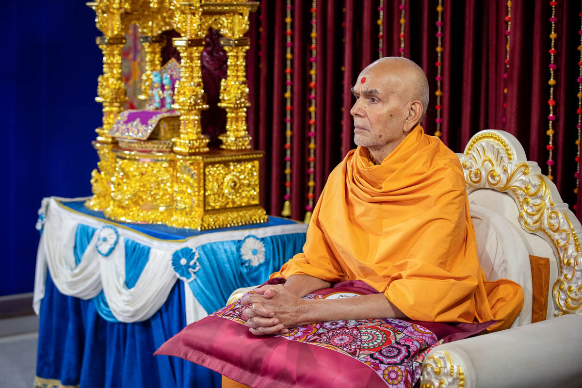 Swamishri during the evening Aksharbrahma Gunatit Satra lecture series