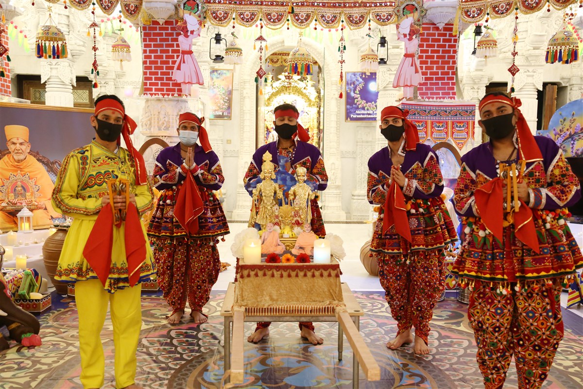 Nagar Yatra & Arti at London Mandir