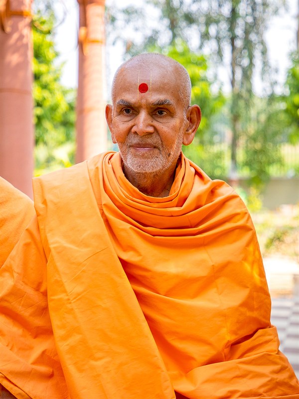 Swamishri after his walk in the afternoon