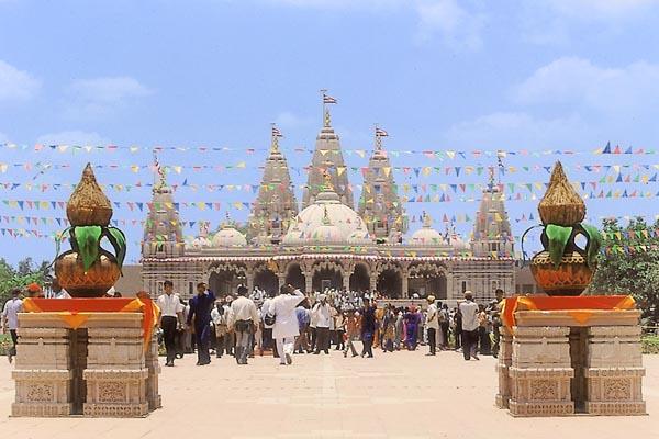  BAPS Shri Swaminarayan Mandir, Bhavnagar, on murti-pratishtha day