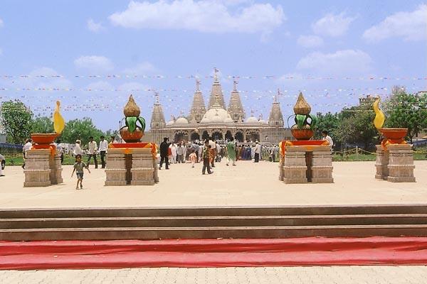  BAPS Shri Swaminarayan Mandir, Bhavnagar, on murti-pratishtha day