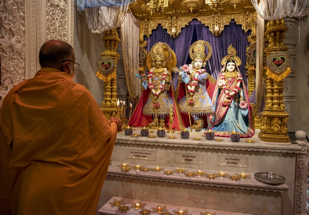 The Shangar Arti followed at 7.30am