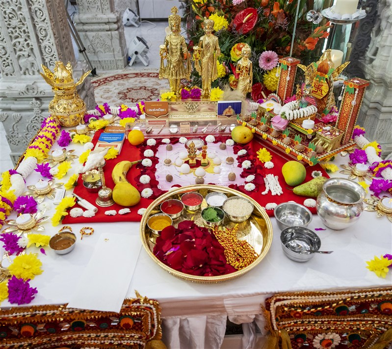 After the delayed webcast of Mahant Swami Maharaj's puja darshan from Nenpur, India, the mahapuja was ready to commence
