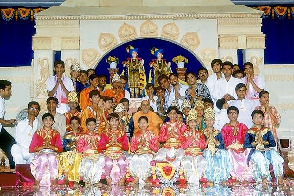  Swamishri with BAPS children who performed a welcome dance