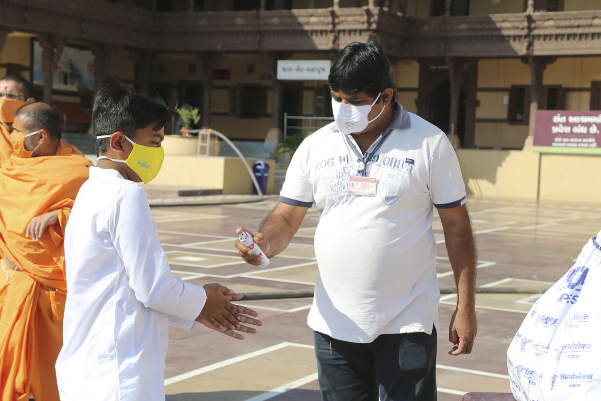 BAPS Community Services During the Coronavirus Lockdown, Sarangpur