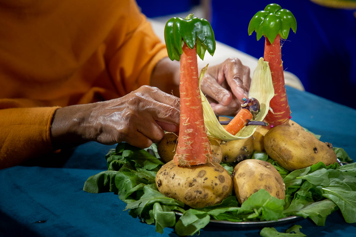 Swamishri observes the fruit and vegetable decorations