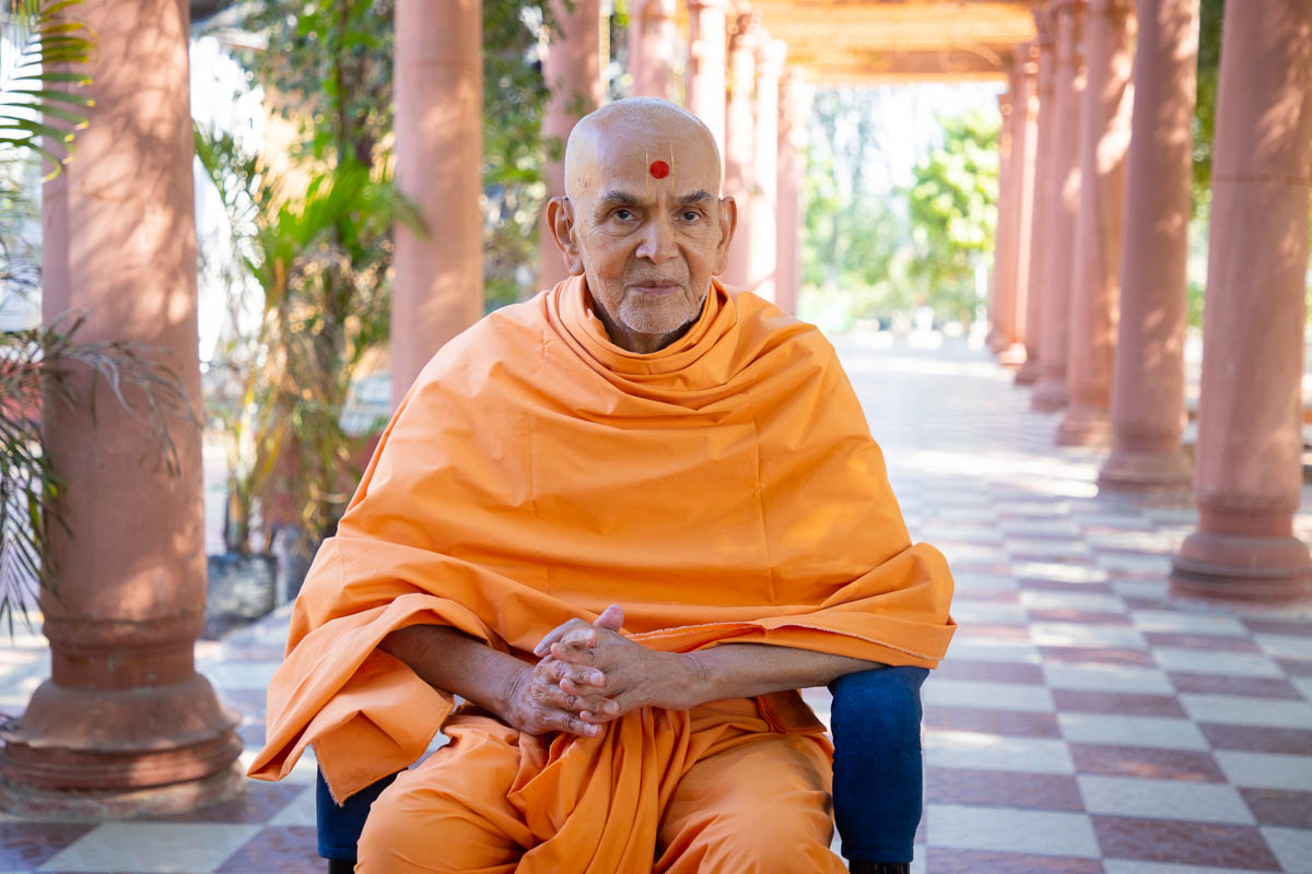 Swamishri in the Shantivan grounds