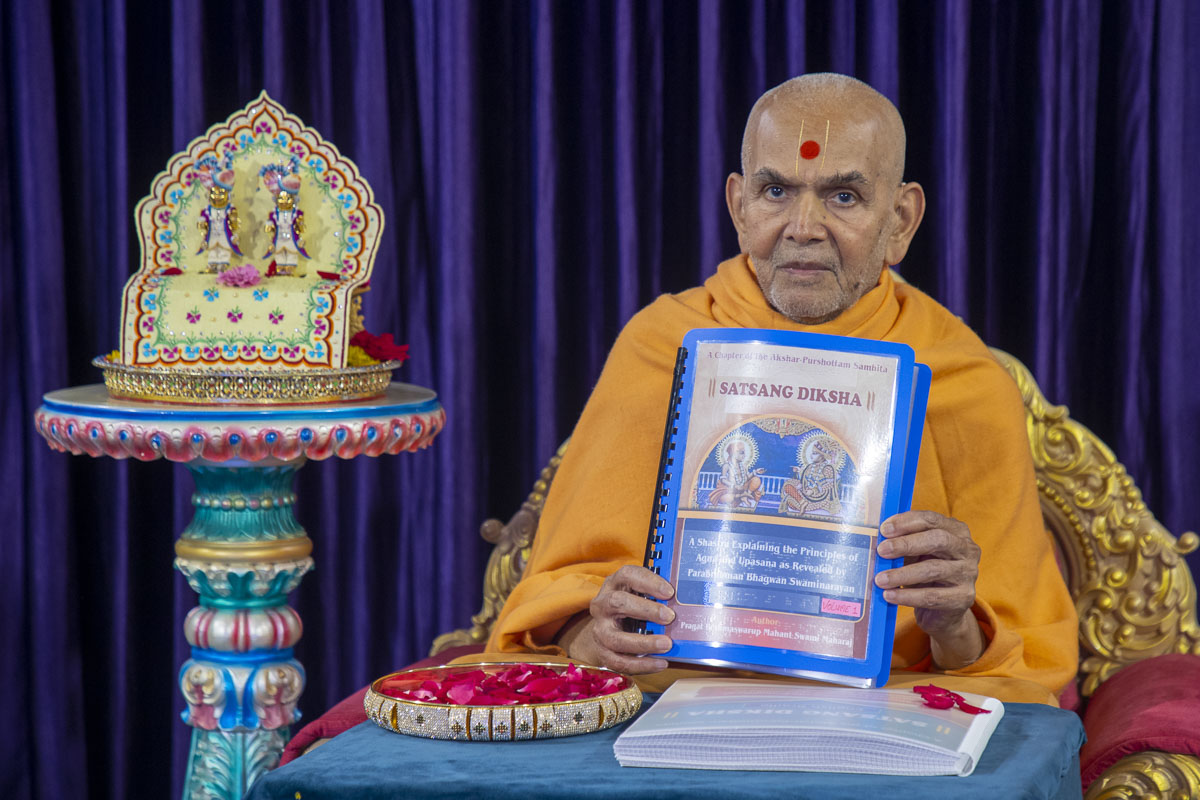 Swamishri inaugurates Satsang Diksha scripture transcribed into Braille 