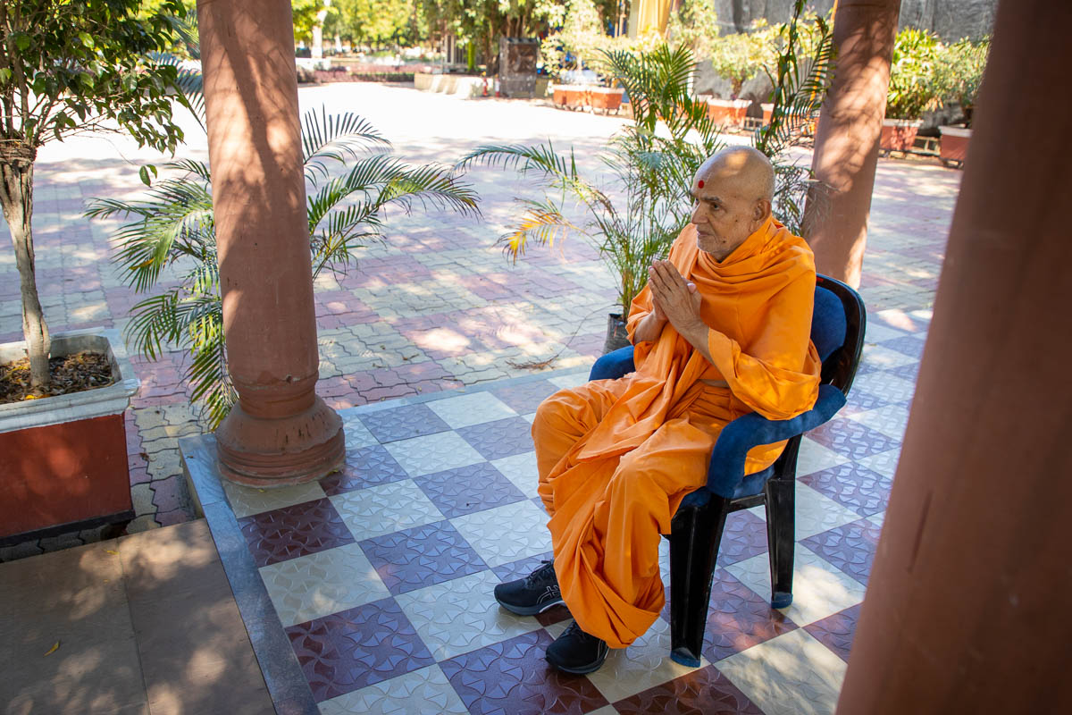 Swamishri in the Shantivan grounds 