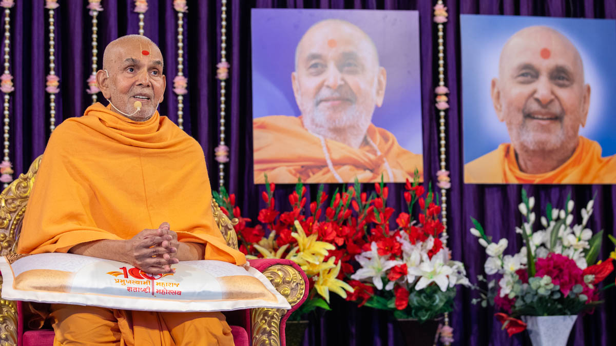 Swamishri narrates his prasangs with Brahmaswarup Pramukh Swami Maharaj