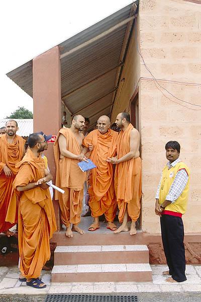 Swamishri visits and sanctifies the new Sant Nivas