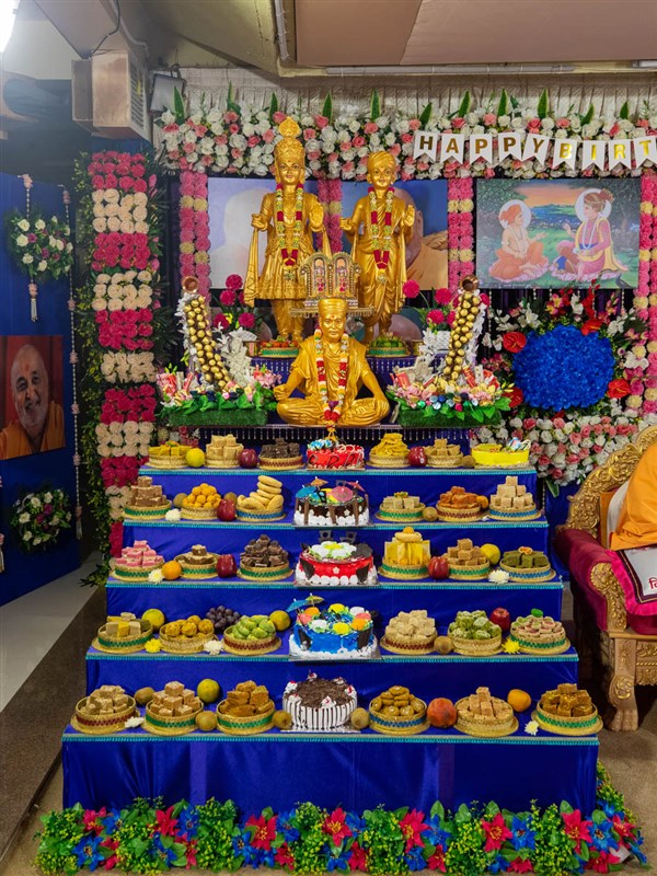Annakut offered to Bhagwan Swaminarayan, Aksharbrahma Gunatitanand Swami and Brahmaswarup Pramukh Swami Maharaj