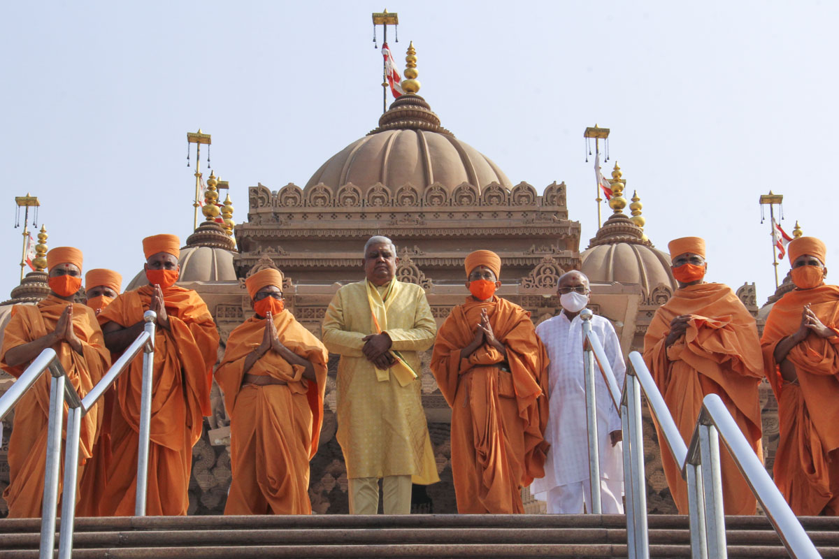Governor of West Bengal Visits BAPS Swaminarayan Mandir, Kolkata