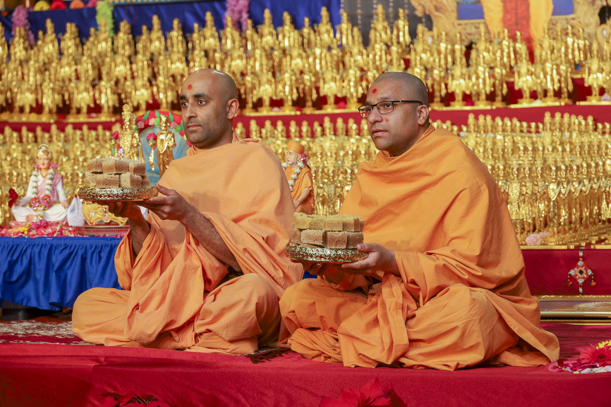 Sadhus offers thal