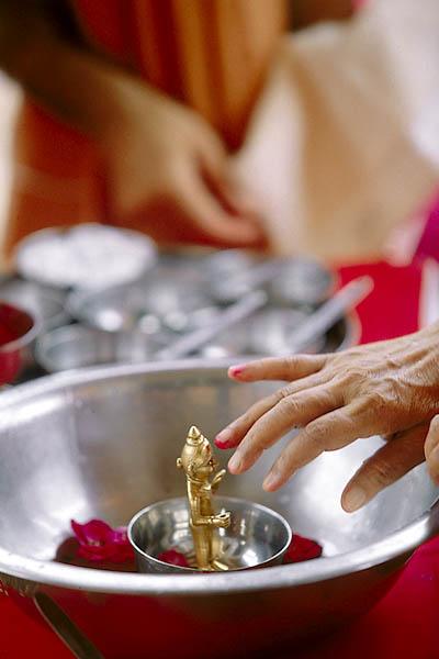  The Kalash Pujan rituals Swamishri worships Shri Harikrishna Maharaj 