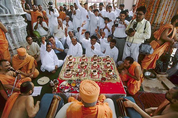  During the kalash rituals, when the murti of Bhagwan Swaminarayan was installed, sadhus and devotees proclaim the 'Jai' of Bhagwan Swaminarayan