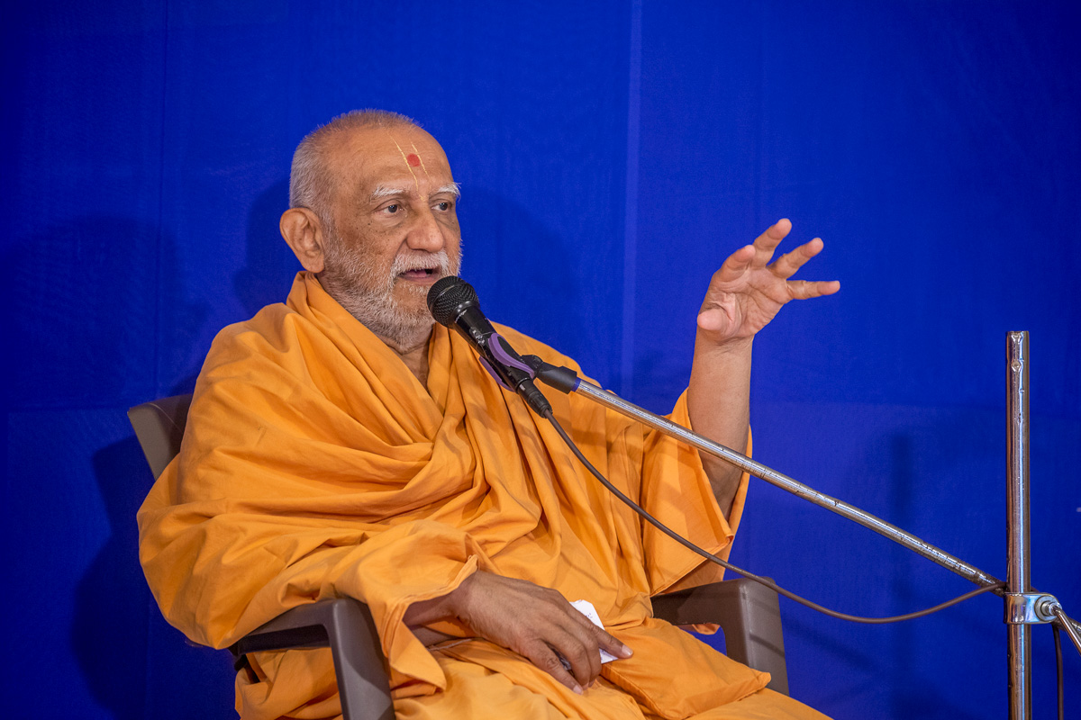 Atmaswarup Swami pays tribute to Shri Madhavsinh Solanki