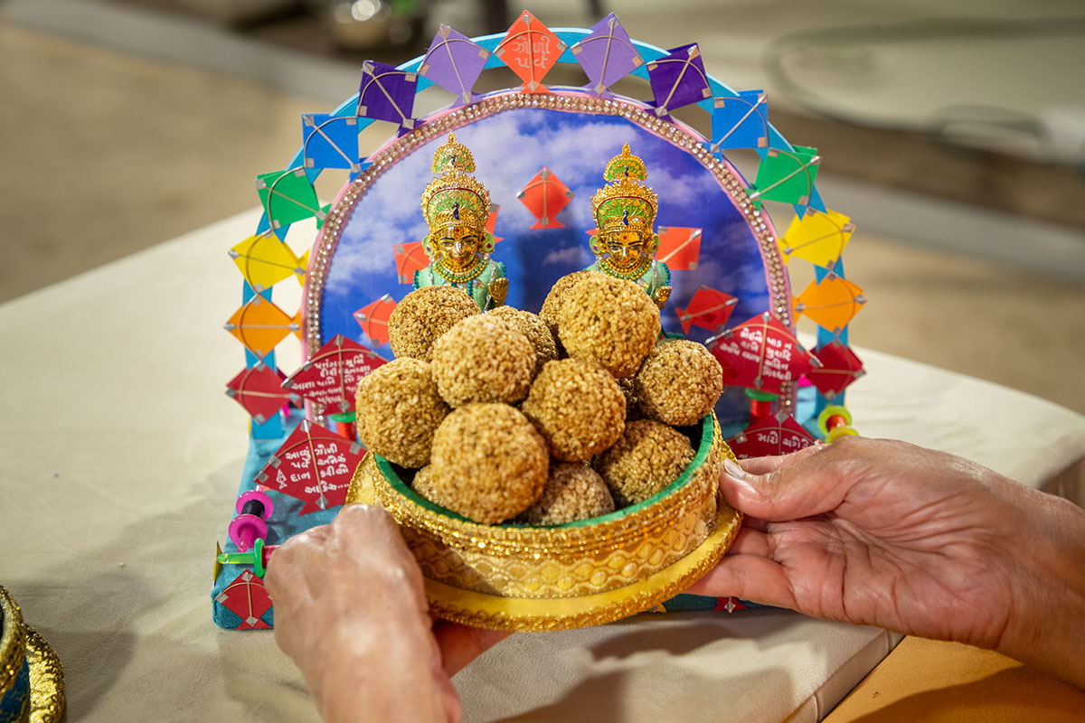 Swamishri offers sesame-seed laddus