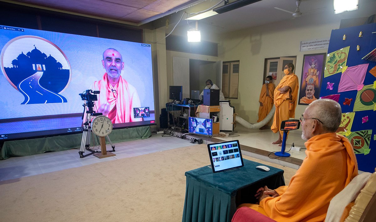 Swamishri watches the shibir promo video
