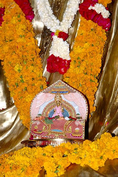  Shri Harikrishna Maharaj in the lap of the grand murti of Bhagwan Swaminarayan
