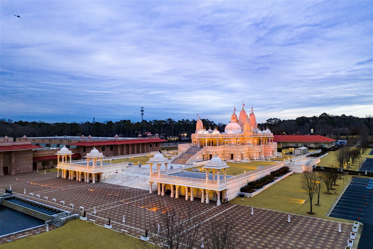 BAPS Shri Swaminarayan Mandir, Atlanta, GA joined iconic landmarks across the nation to honor the lives lost to COVID-19