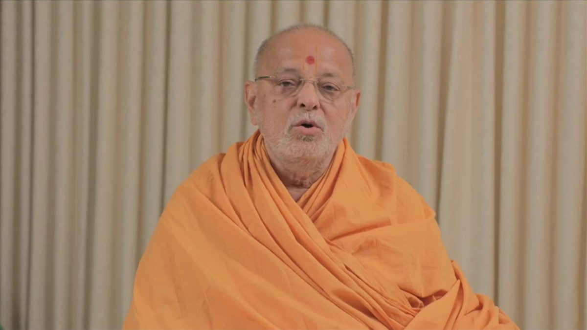 Sadguru Pujya Ishwarcharandas Swami provided a video message of inspiration and spiritual guidance on how to serve selflessly with humility and integrity