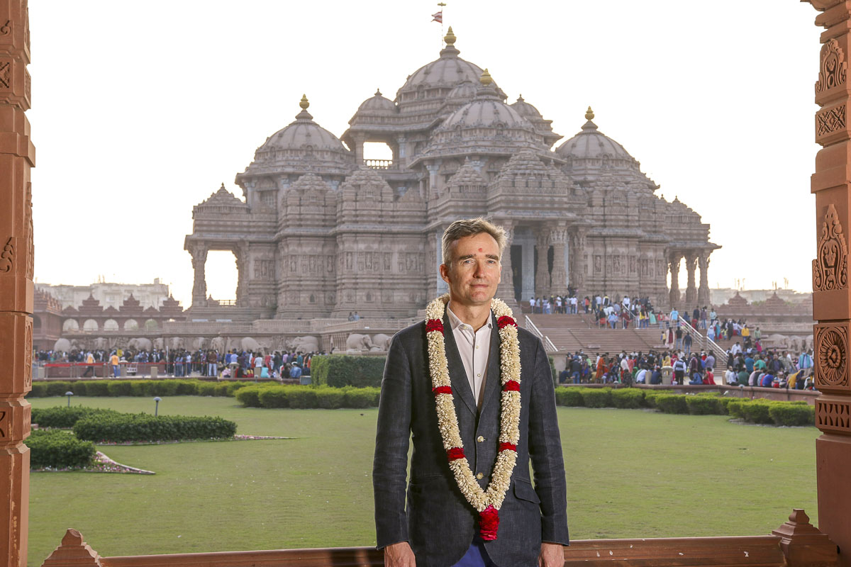 UK’s Newly Appointed High Commissioner Visits Swaminarayan Akshardham