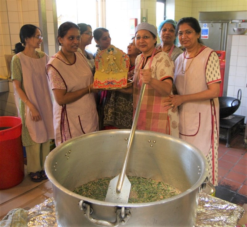 A video narrated examples of inspiring female devotees, such as Kavitaben Patel, who lived a life of selfless seva and experienced the true bliss of Satsang