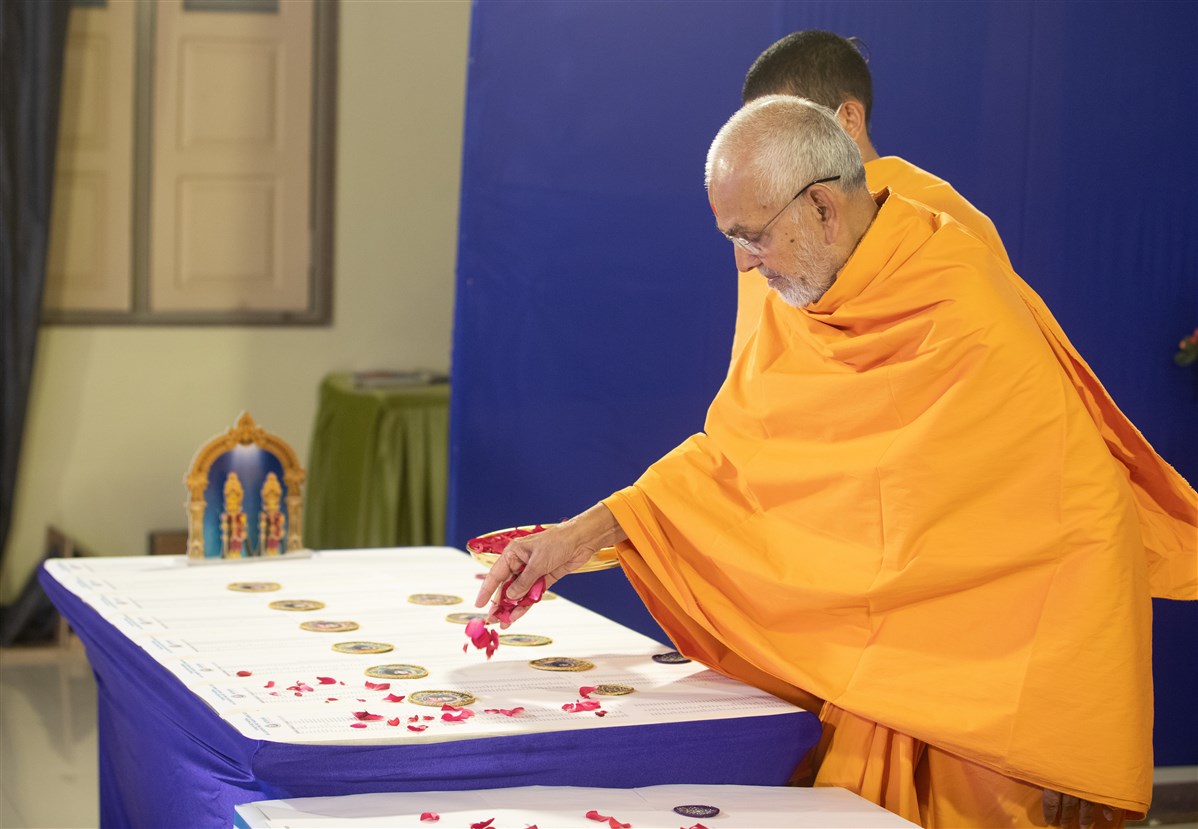 Swamishri blessed all of the shibir registrants by showering flower petals on each of their names